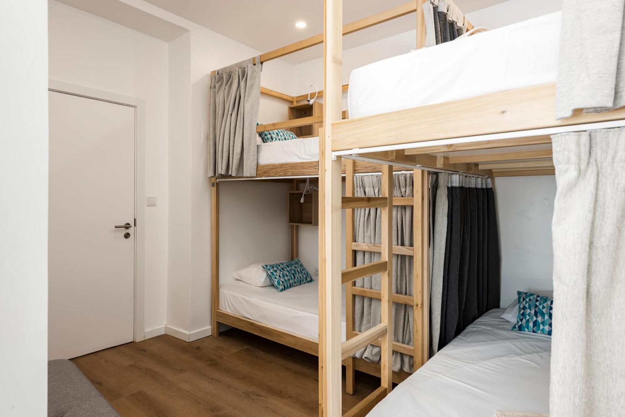 Madalena Hostel E Suites Faro Bagian luar foto