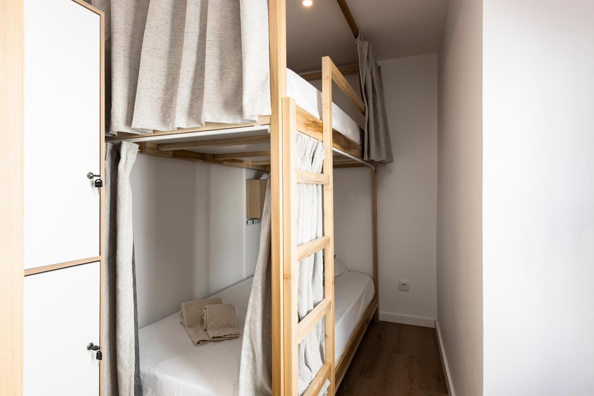 Madalena Hostel E Suites Faro Bagian luar foto