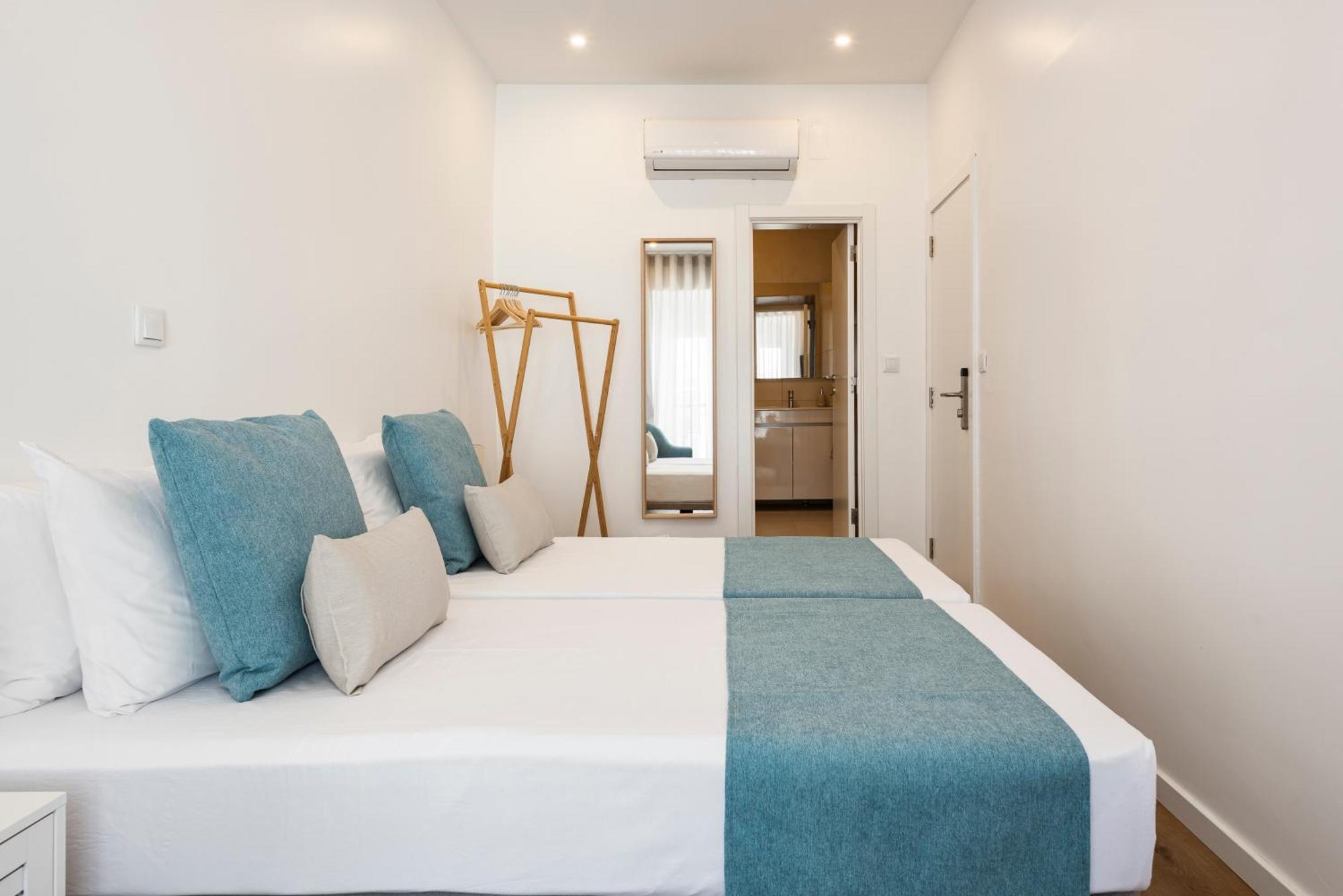 Madalena Hostel E Suites Faro Bagian luar foto