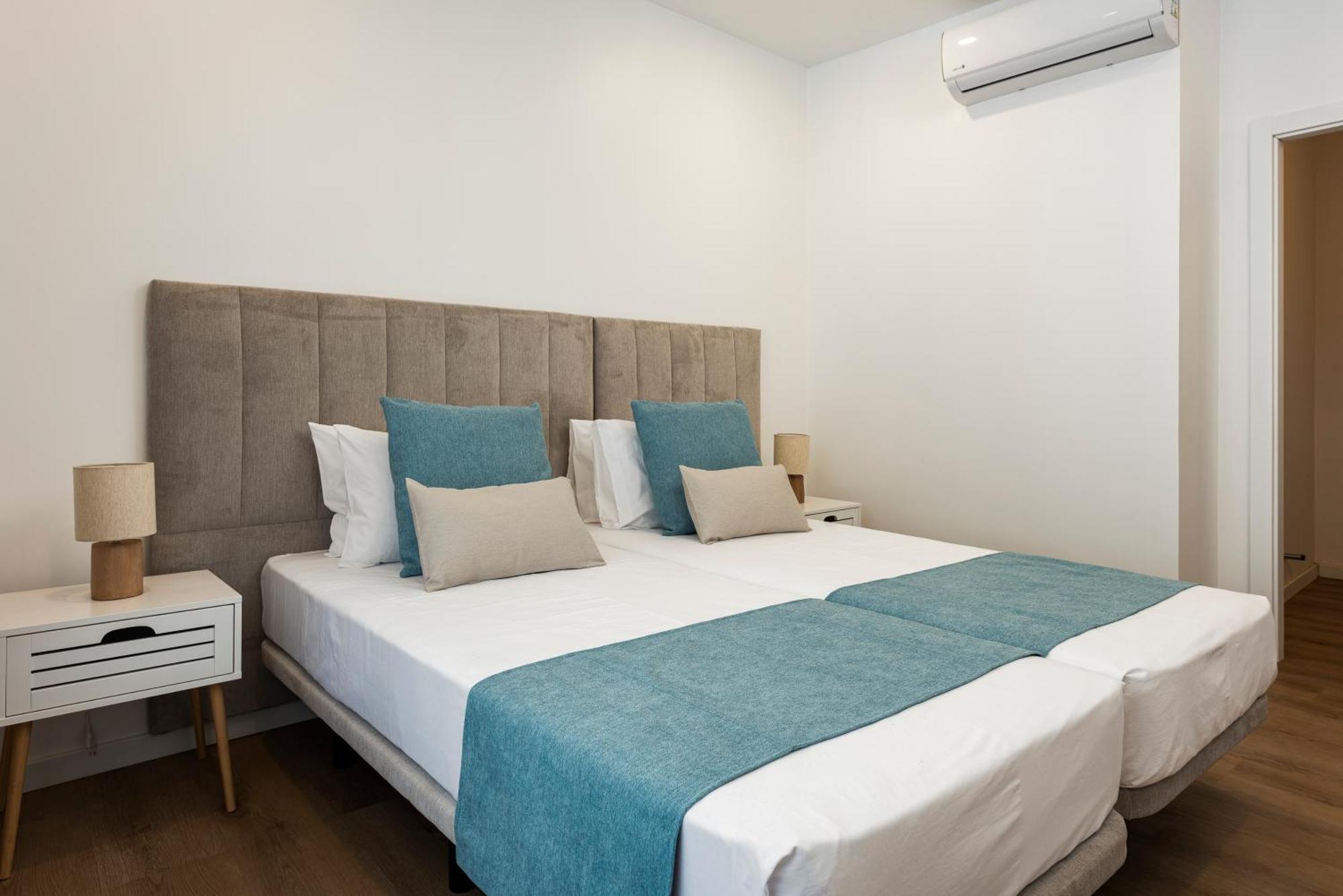 Madalena Hostel E Suites Faro Bagian luar foto