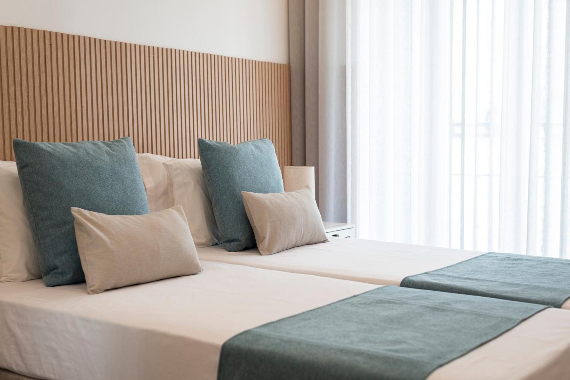 Madalena Hostel E Suites Faro Bagian luar foto