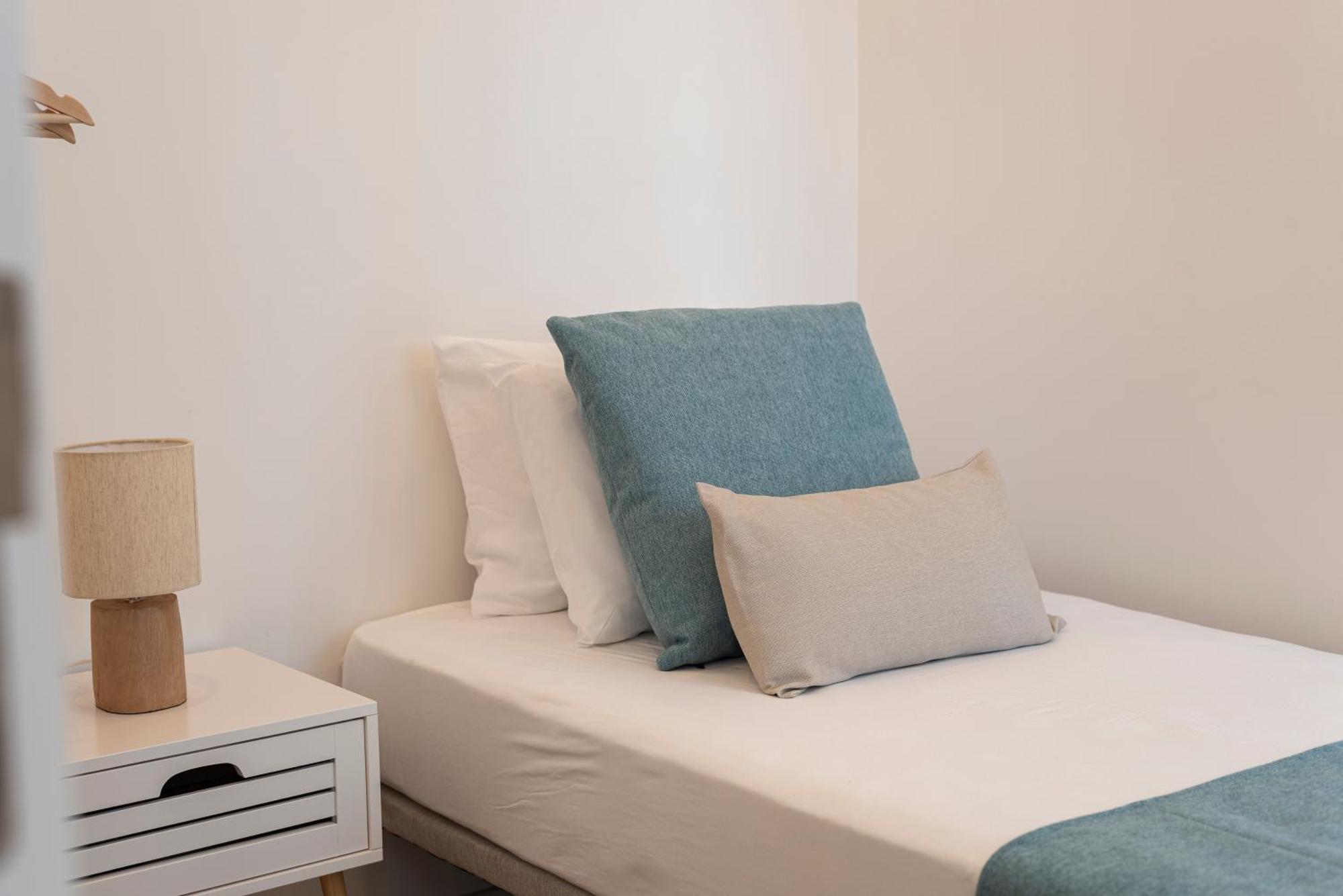 Madalena Hostel E Suites Faro Bagian luar foto