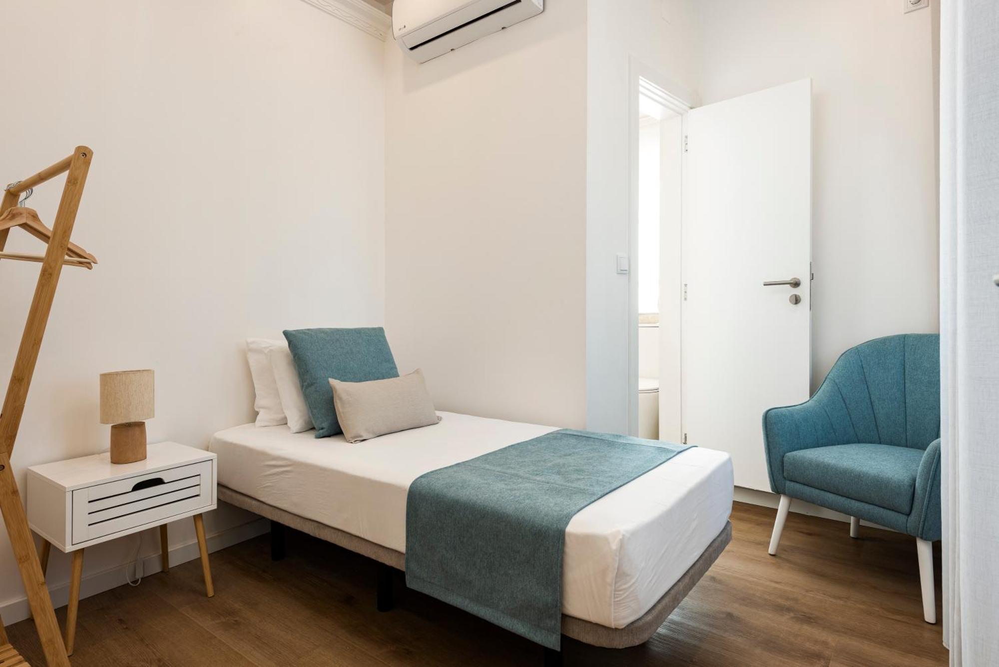 Madalena Hostel E Suites Faro Bagian luar foto