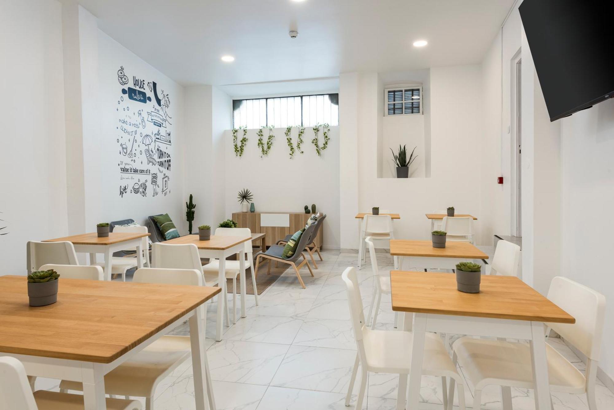 Madalena Hostel E Suites Faro Bagian luar foto