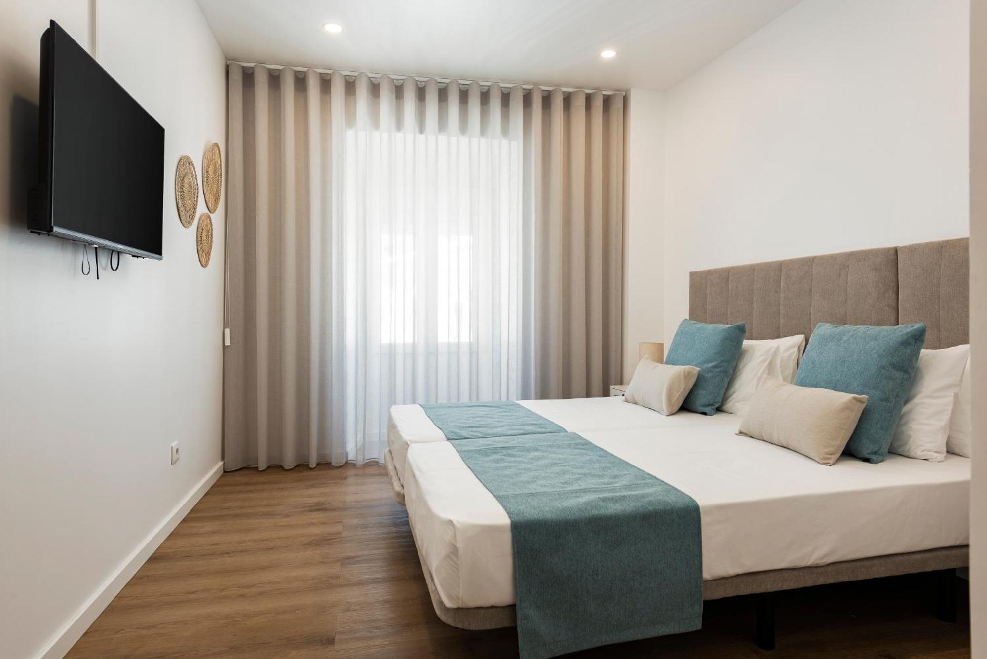 Madalena Hostel E Suites Faro Bagian luar foto