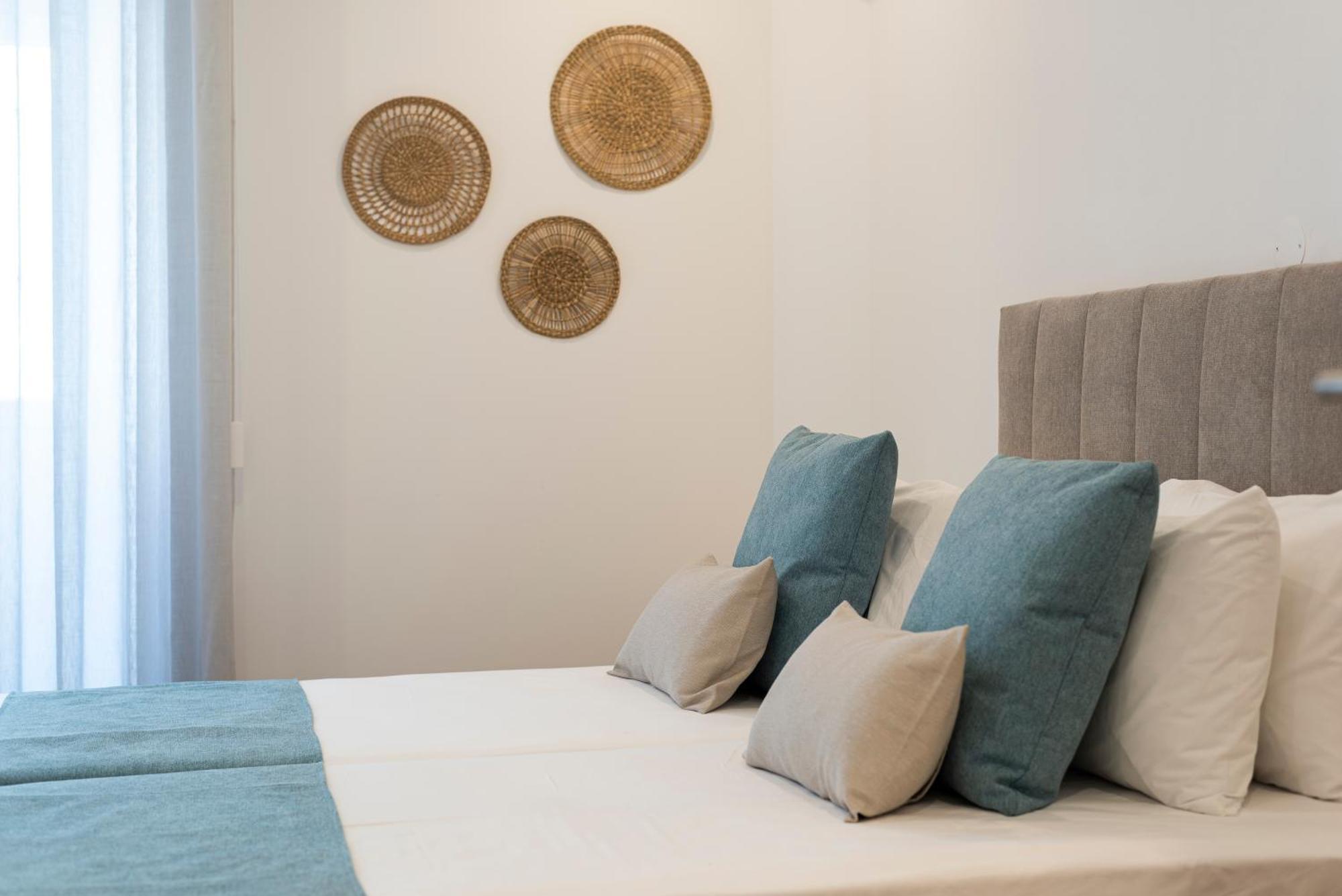 Madalena Hostel E Suites Faro Bagian luar foto